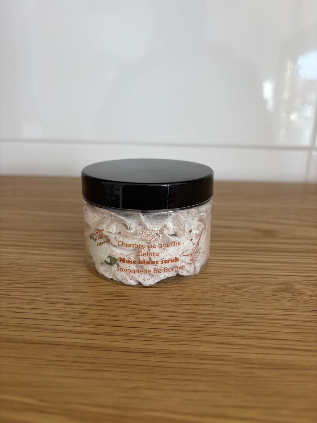 Chantilly de douche exfoliante au Musc blanc